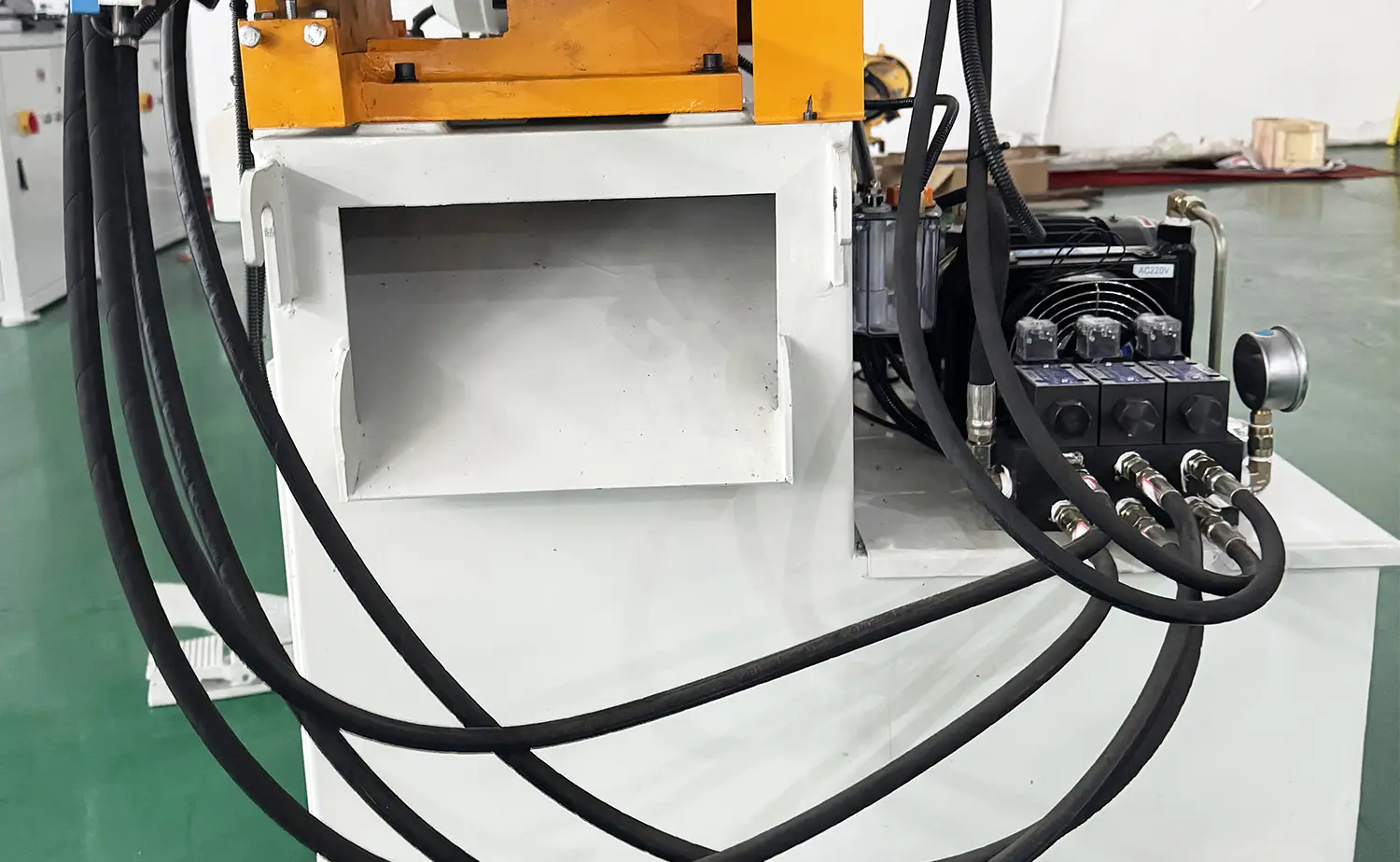 EF PV1 Series Hydraulica Semi-Automatic Tube Chamfering Machine EF PV1 Series Hydraulica Semi-Automatic Tube Chamfering Machine