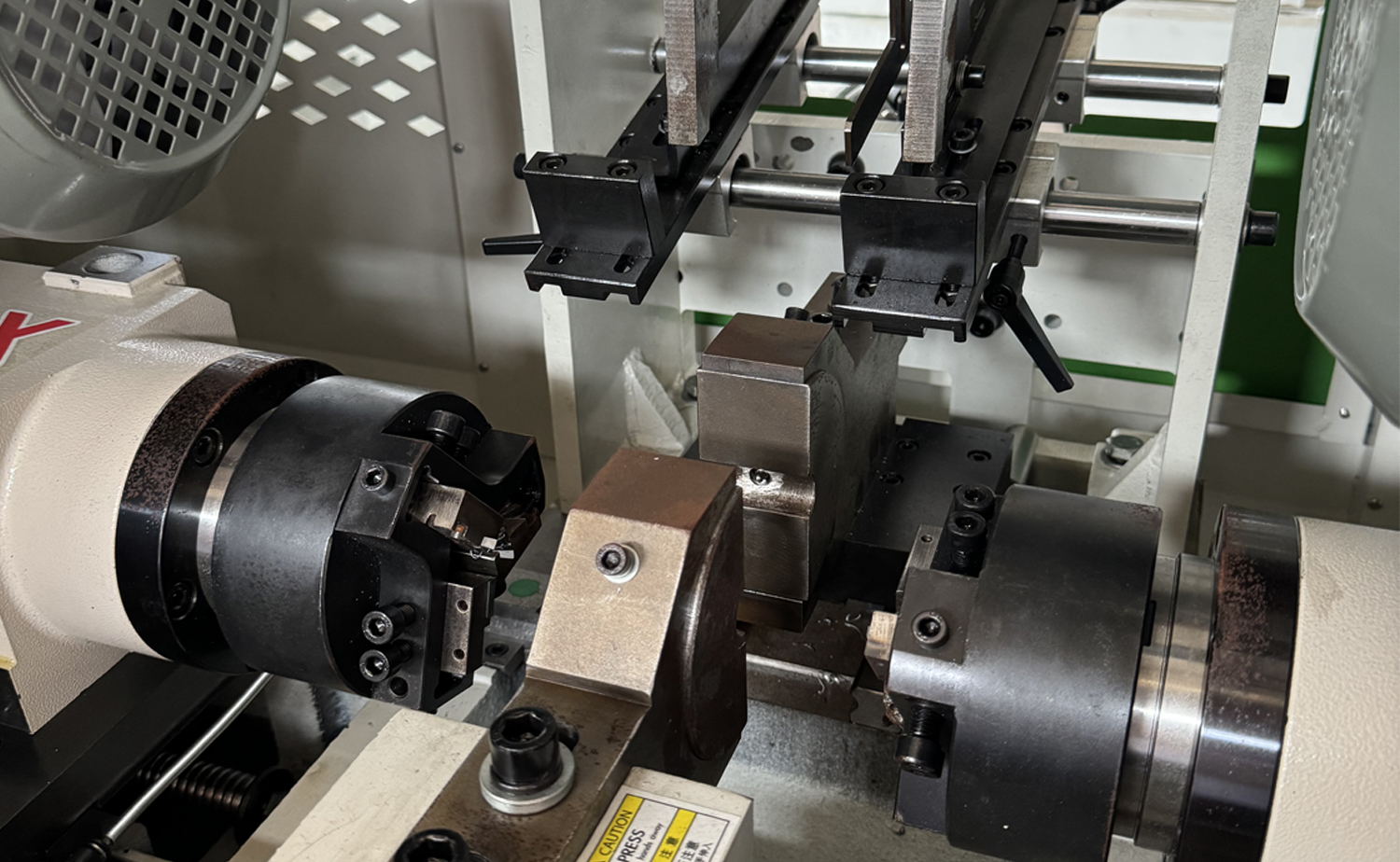 DEF680CNC Series Fast Volo Servo Duplex Caput Tube Chamfering Machina