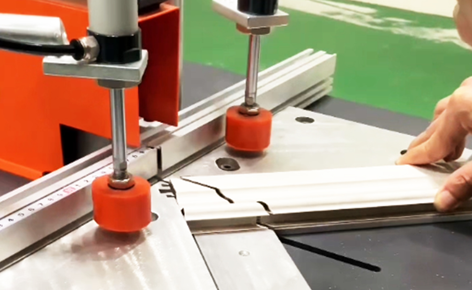 ES500 Semi-automatico Aluminium Tube Machina secans cum angulo Function
