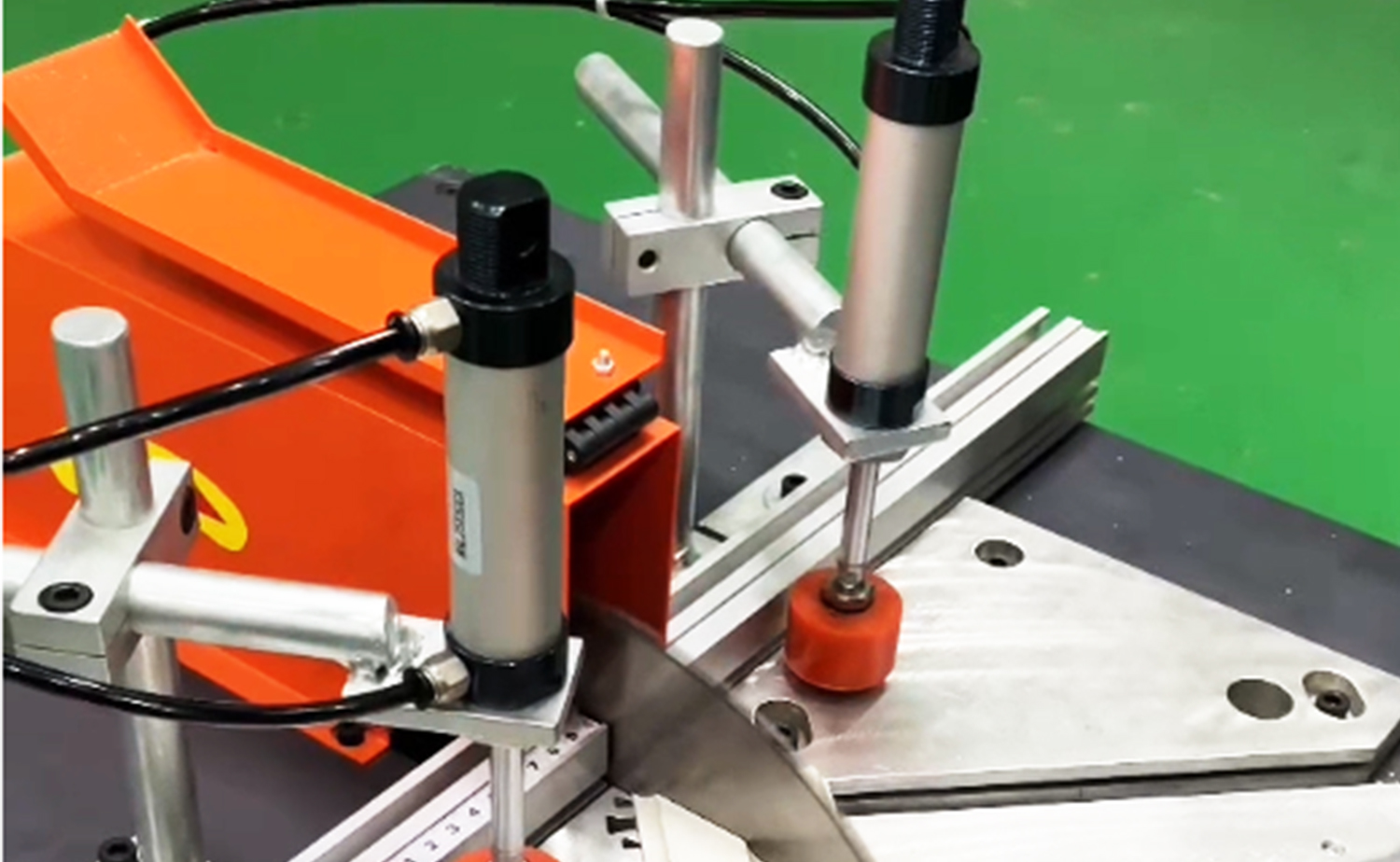 ES500 Semi-automatico Aluminium Tube Machina secans cum angulo Function